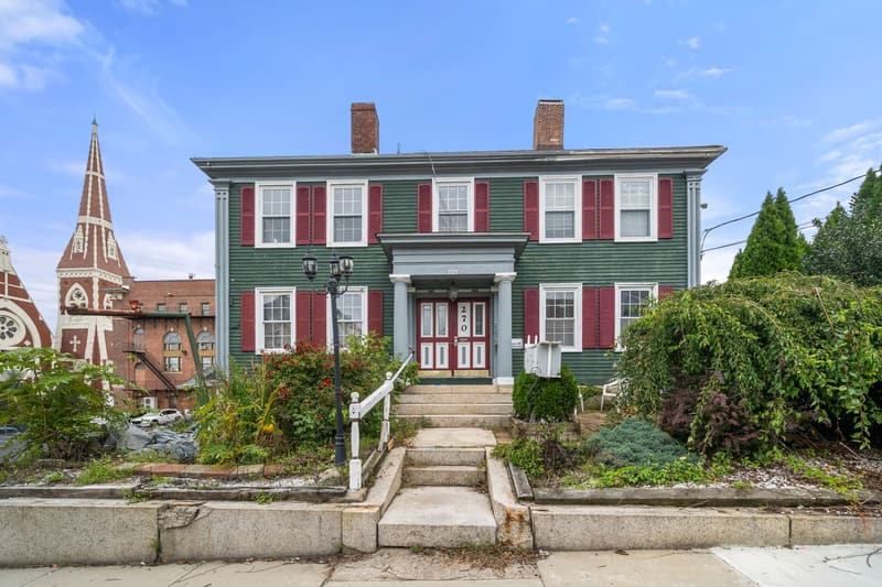 270 Bank Street, front exterior