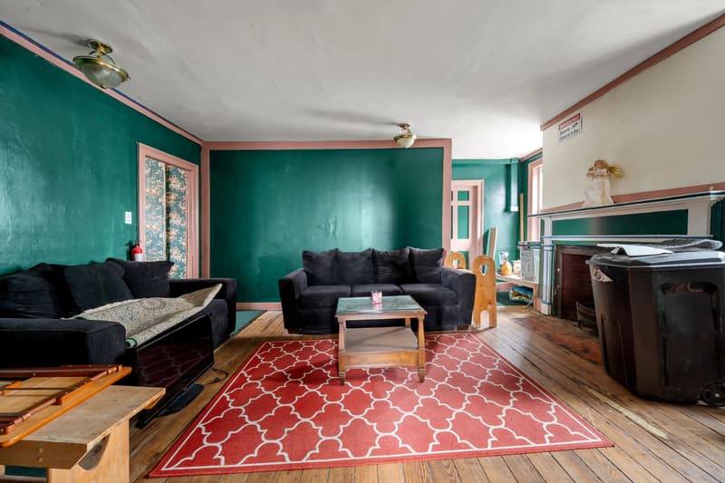 270 Bank Street, furnished living room