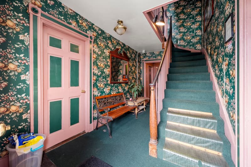 270 Bank Street, entry hall and staircase
