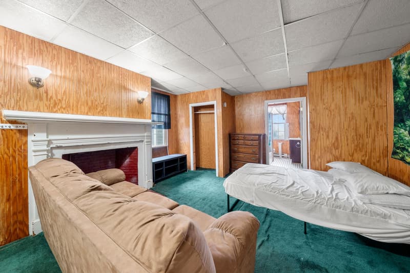 270 Bank Street, studio living area