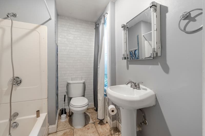 275 Bank Street, bathroom