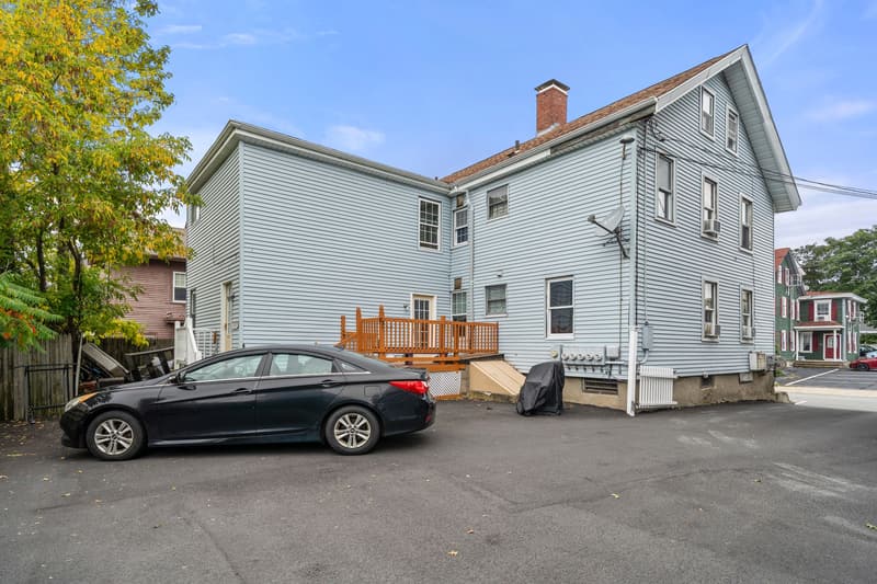 275 Bank Street, side exterior and parking
