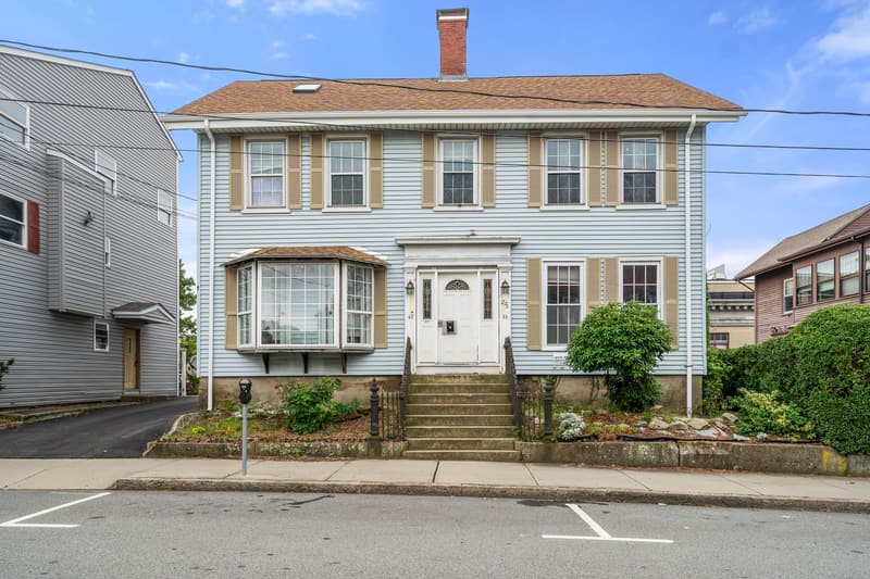 275 Bank Street, front exterior