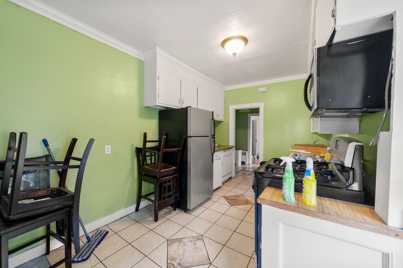 275 Bank Street, kitchen and dining area