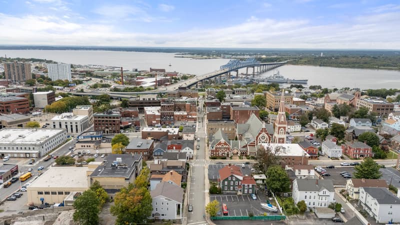 Aerial view of the neighborhood with the Braga Bridge on the horizon